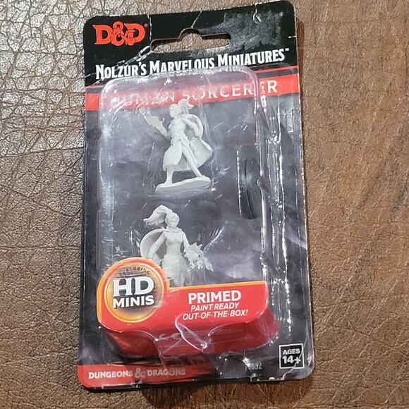 Nolzurs Marvelous Miniatures Wizkids D&D Female Human Sorcerer  70832 New - Picture 6 of 10